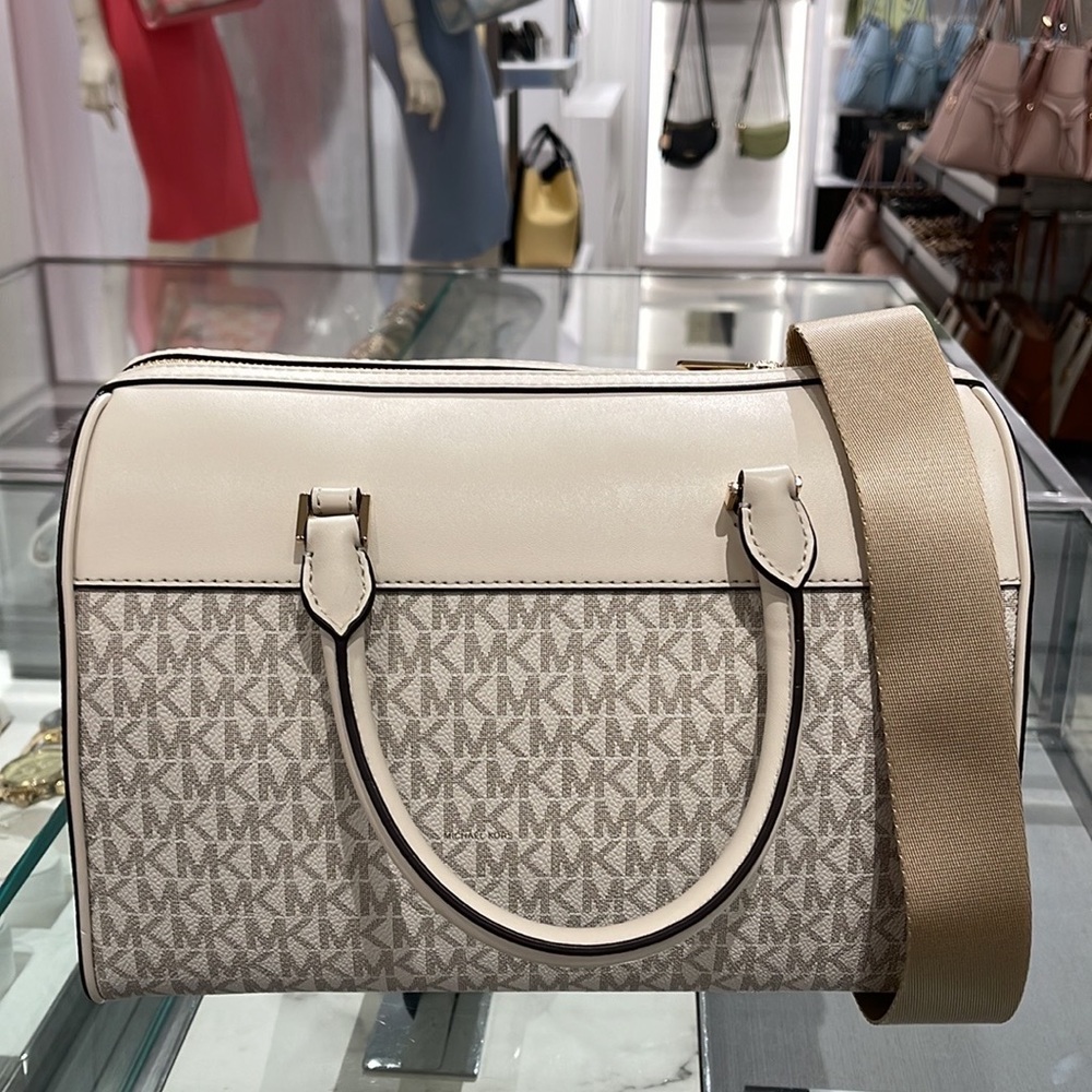 Michael Kors med Duffel Travel - Leather/Coated
35S2GTFU2B
Light Cream Multi
NWT - Picture 5 of 16